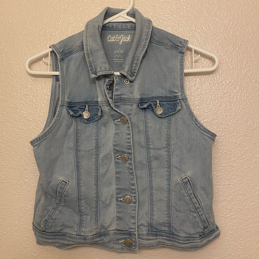 Cat & Jack Jean Vest light wash stretchy button snap L 10/12